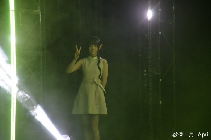 【蜗牛电竞】主持十月晒照:解说杯主持初体验~也是走出演播室在虹桥现场主持啦