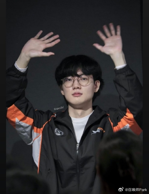 啊？爆料人：BLG和JDG都在考虑Kanavi+Viper 下位替代Xun+ELK