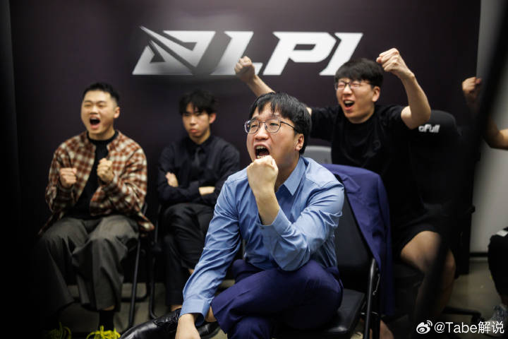 BLG被偷家？！涵艺：Tabe把bigwei 小白 家子正都带去了JDG