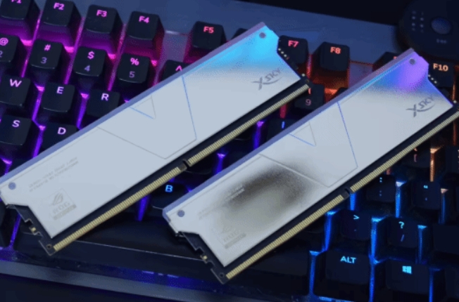 赶上金价🥺DDR5内存价格暴涨170% 分销商强制搭售一块主板！