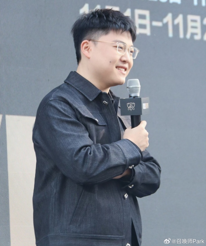 又来？爆料人：现在四个队抢三个AD，Uzi回归的可能性是越来越大了