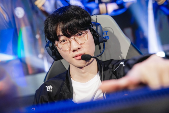 JDG老板蓝莲花现身朱开直播间：透露Viper100%签约BLG👀