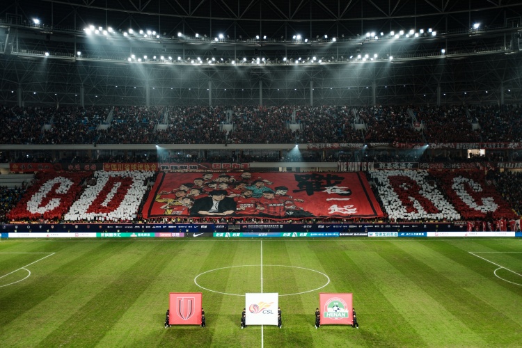 【足球】记者：蓉城可能面临体系重建，新教练恐怕很难继承三中卫体系(图1)