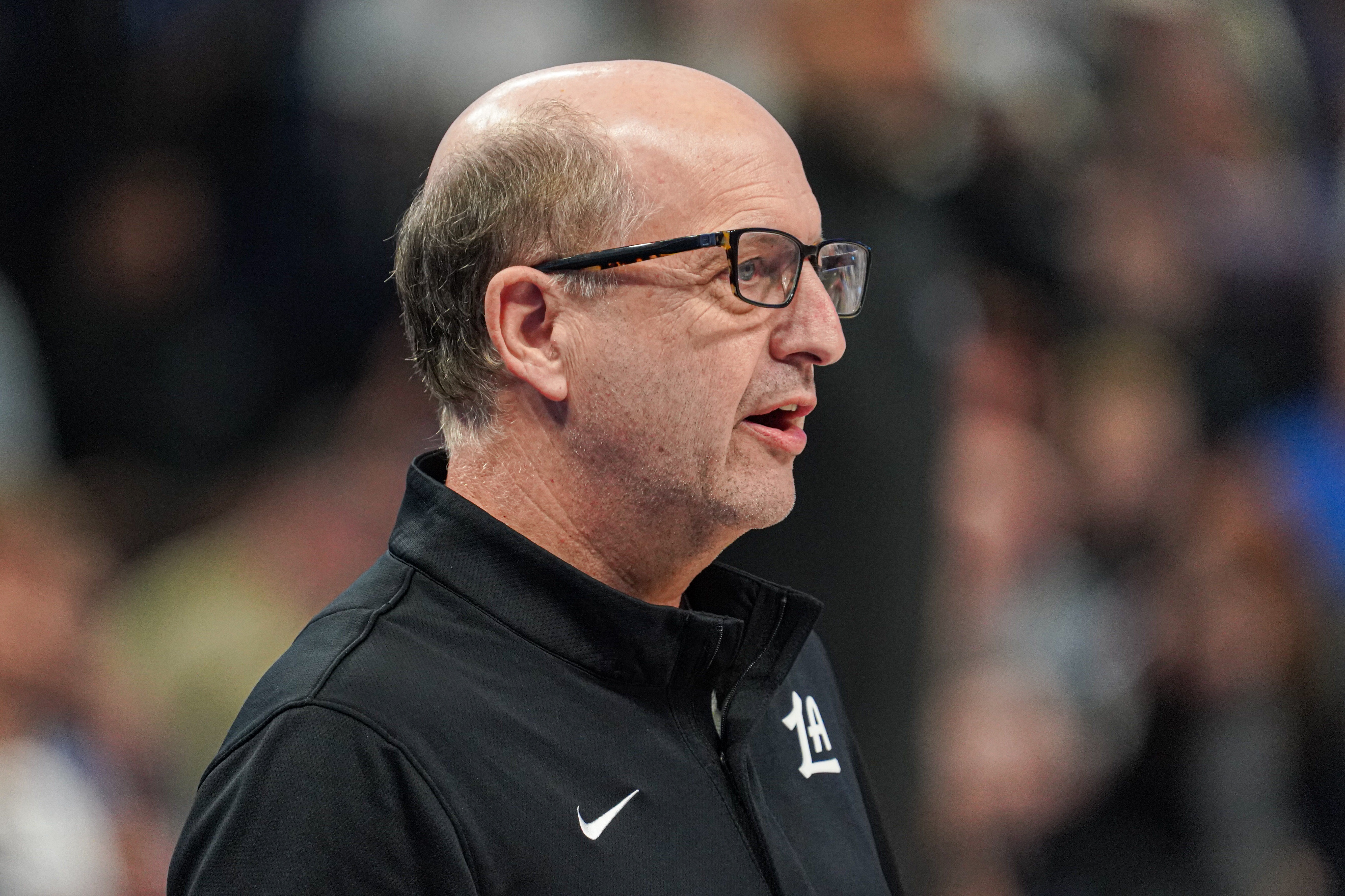 [有趣体育]哈登：我和范甘迪一拍即合一见如故 他会给我储物柜留便条&发短信(图1)