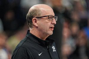 哈登谈小范甘迪：他的影响有点疯狂但有益处