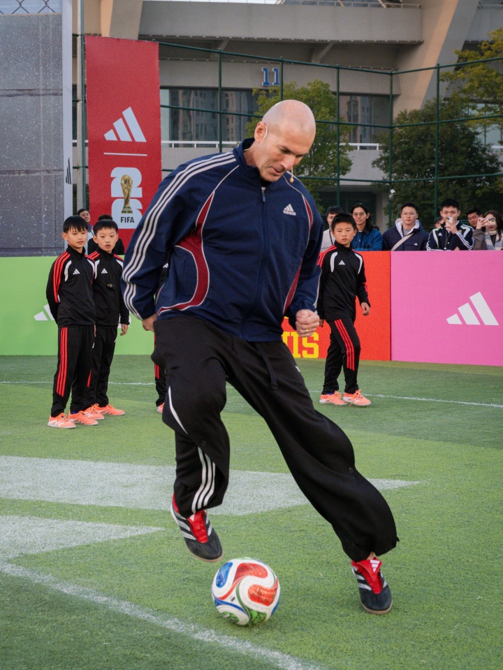 【新闻简讯】“⚽齐迹再现”齐达内2025上海行落幕(图6)