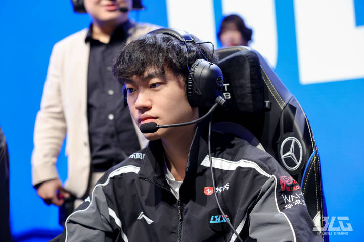 笑嘻了!BLG超话热议左手续约两年:叔叔到底给了多少 要在BLG退役了吧【球盟会】