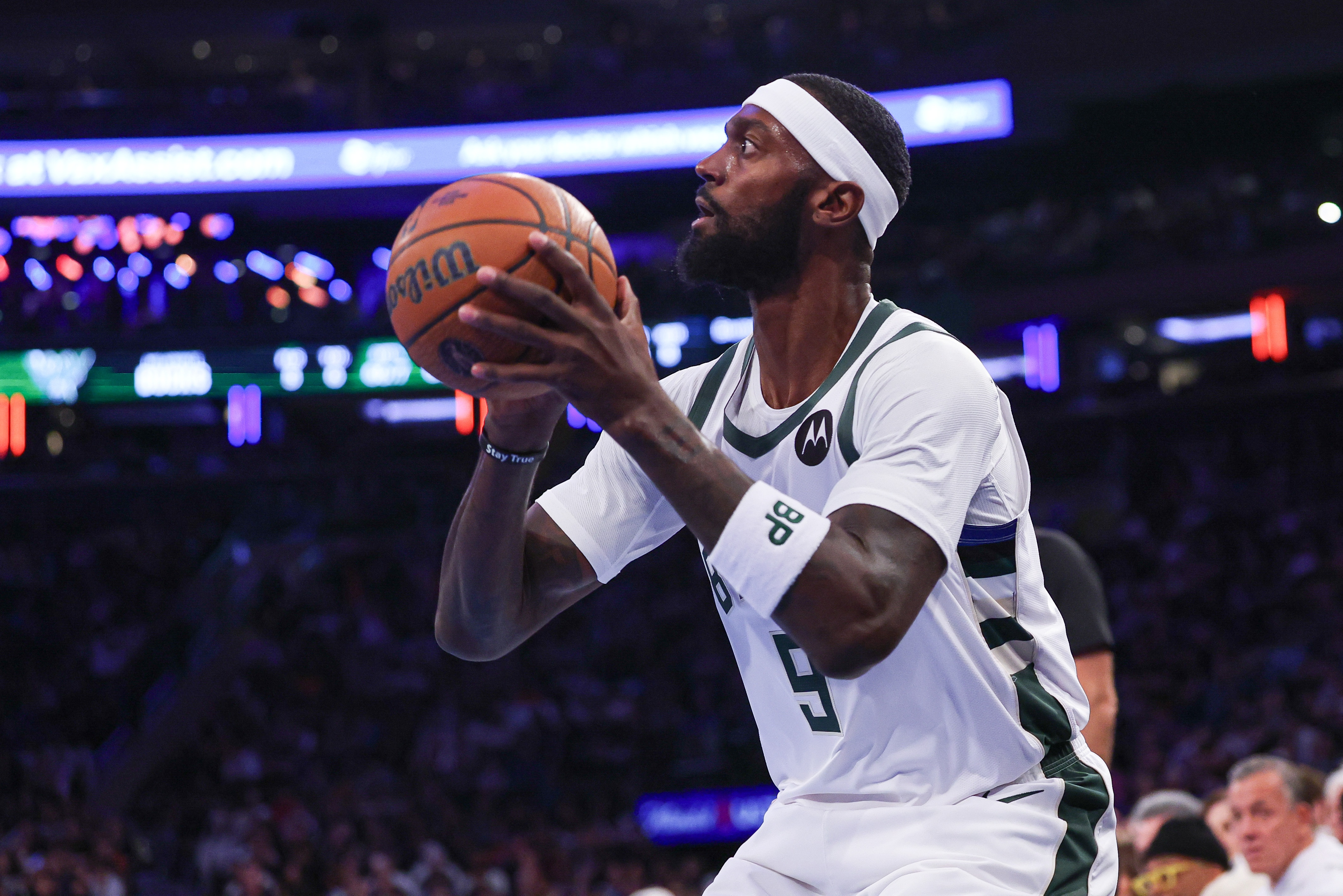 高炮台!波蒂斯上半场7中5得13分2板1断 三分5中3