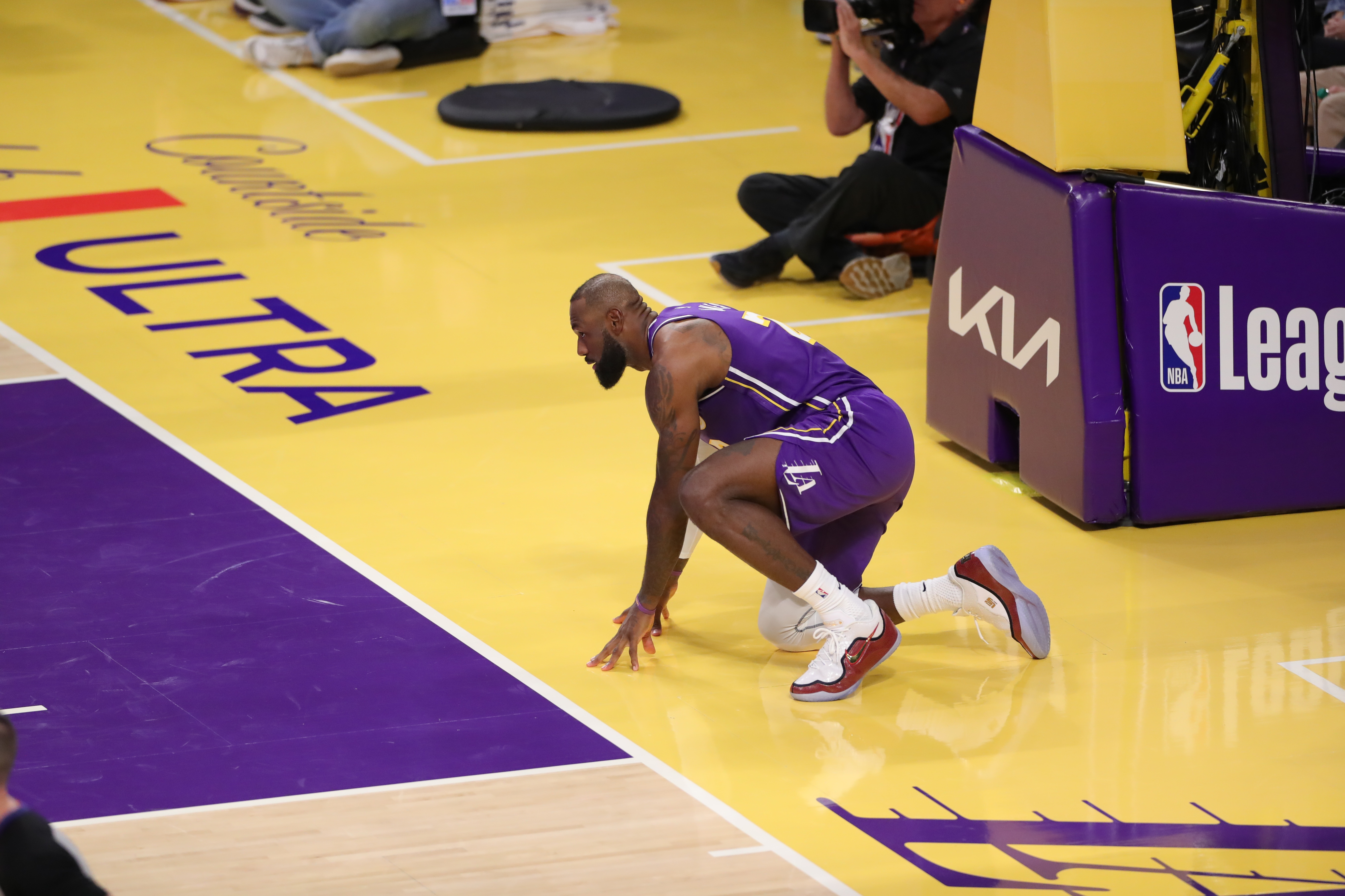 [火箭]快19年了！上次詹姆斯得分不上双：KD还没进NBA 弗拉格刚出生15天(图1)