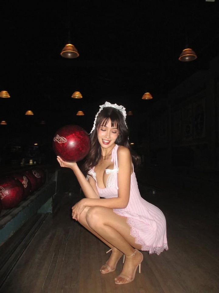 【今日要点】两位身材炸裂的美女球迷场边观战湖人✌️?虾酱给吧友们找来了!(图9) 【今日要点】两位身材炸裂的美女球迷场边观战湖人✌️?虾酱给吧友们找来了!(图9)