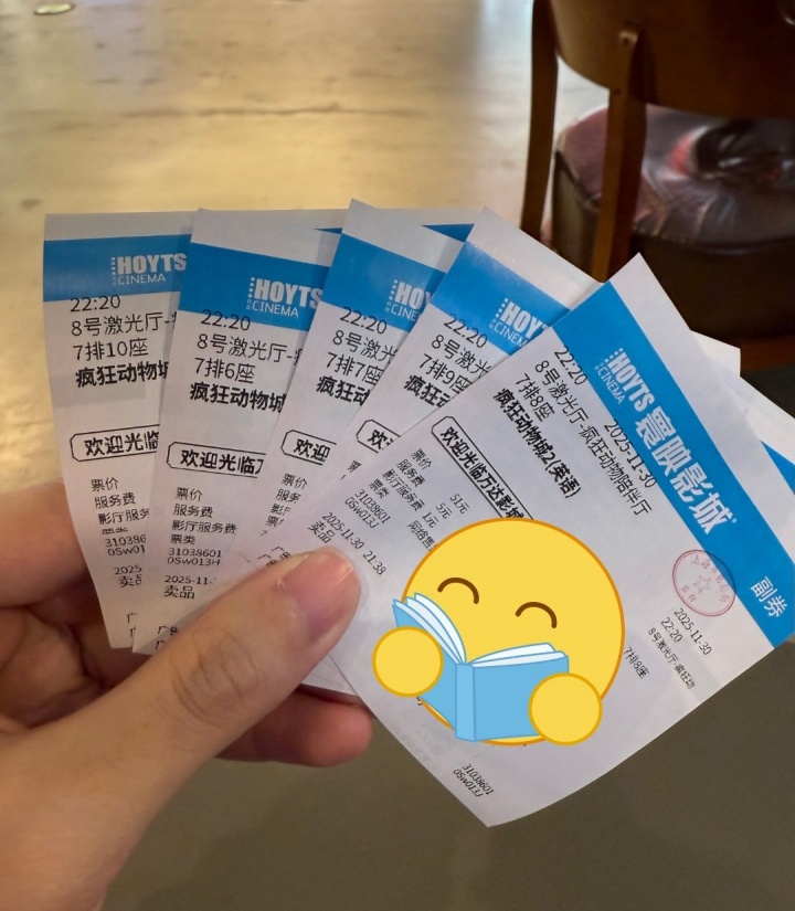 圣枪哥晒出休赛期旅游照：与Meiko等好友聚首，还收到邓紫棋签名