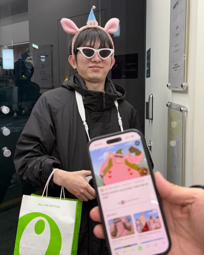 圣枪哥晒出休赛期旅游照：与Meiko等好友聚首，还收到邓紫棋签名