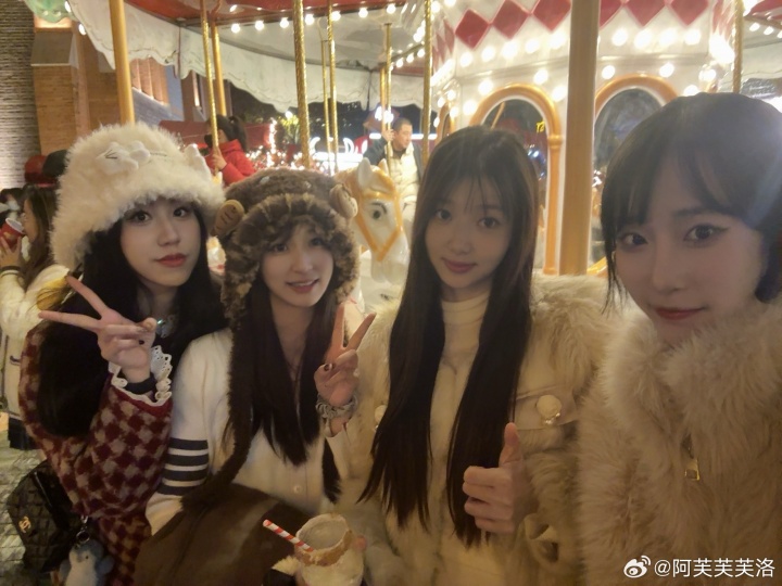 阿芙晒照:集市的队伍逐渐壮大!