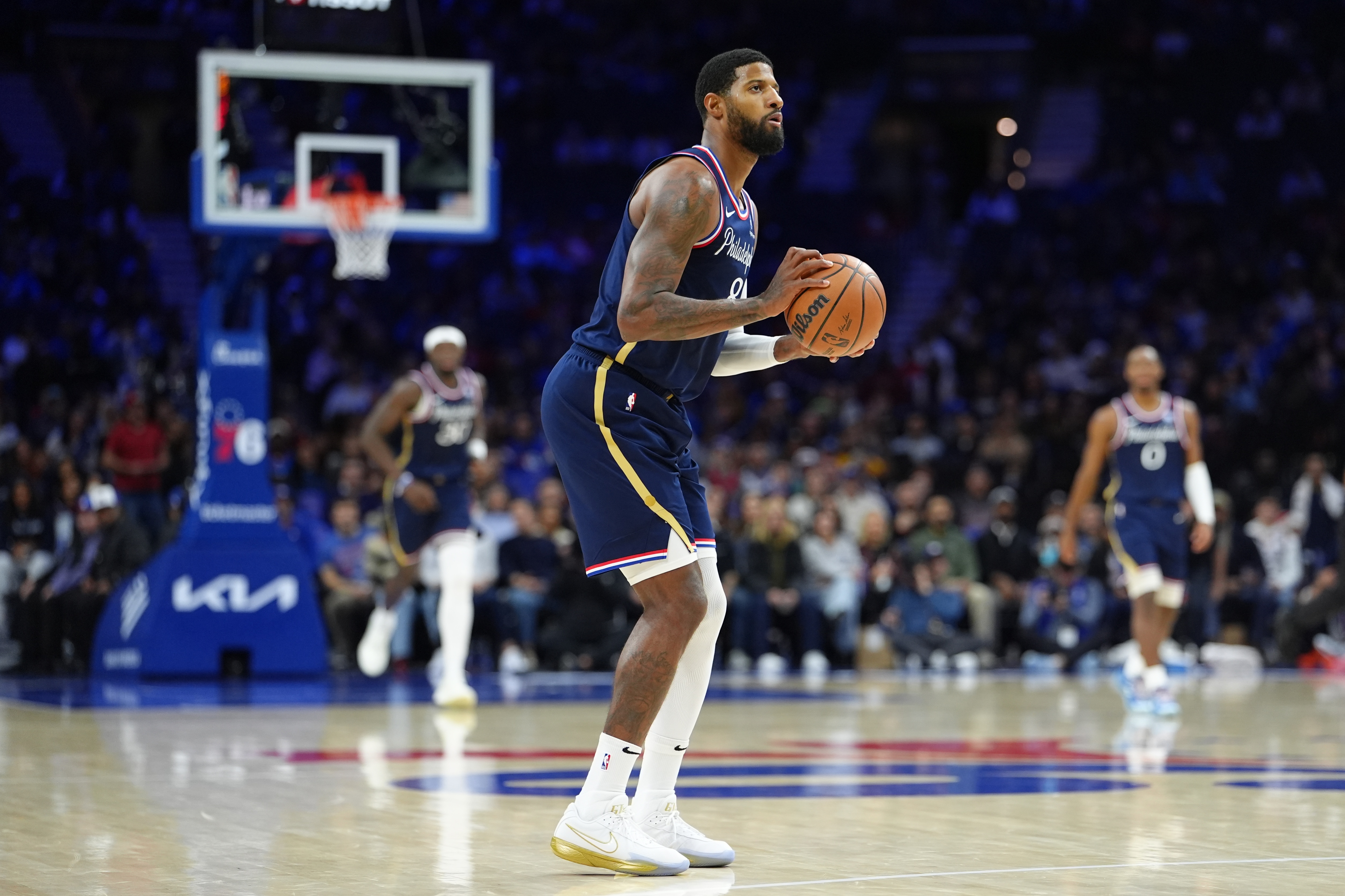 状态在线!乔治半场出战12分钟 6中4拿到11分2助