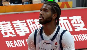 太猛了！克里斯半场9中5拿下16分4板1帽