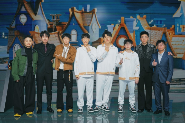 AL更博感谢：今天收获了很多奖项，致敬所有并肩作战的伙伴们