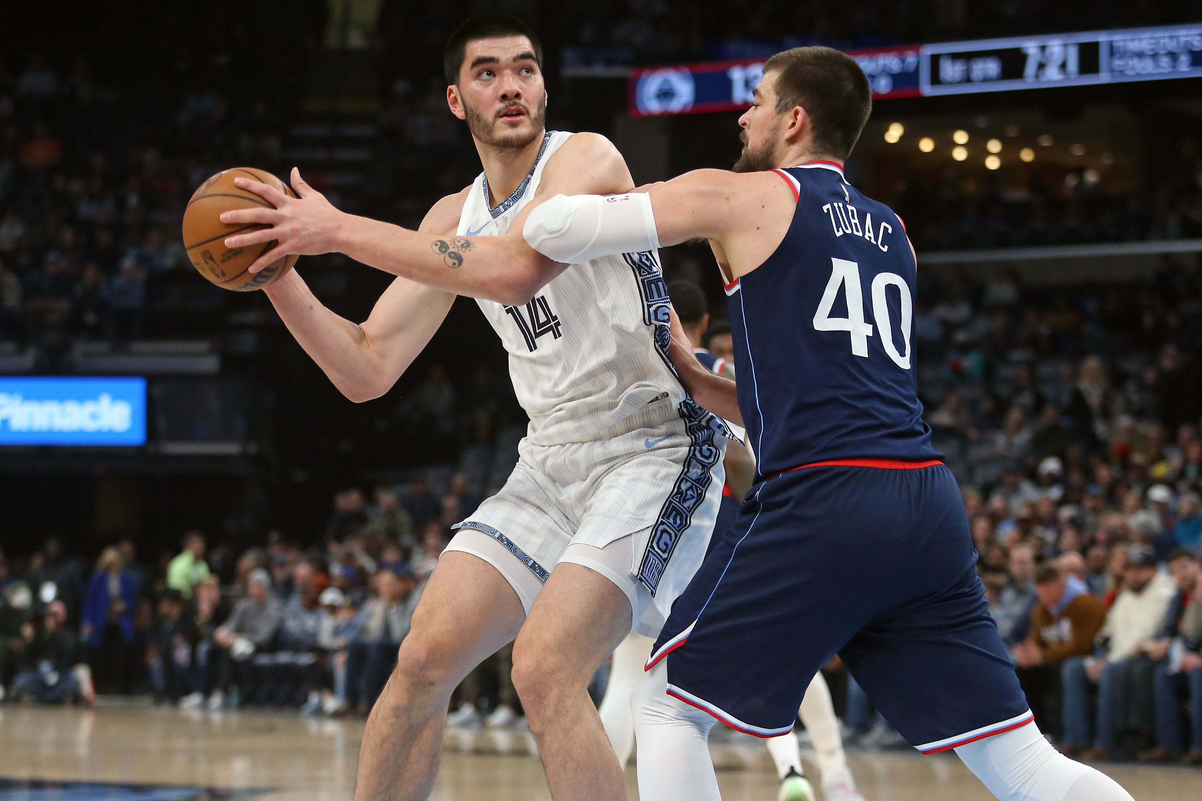 打得不错!扎克·埃迪9投4中&罚球3中2 得到10分9板1助2帽