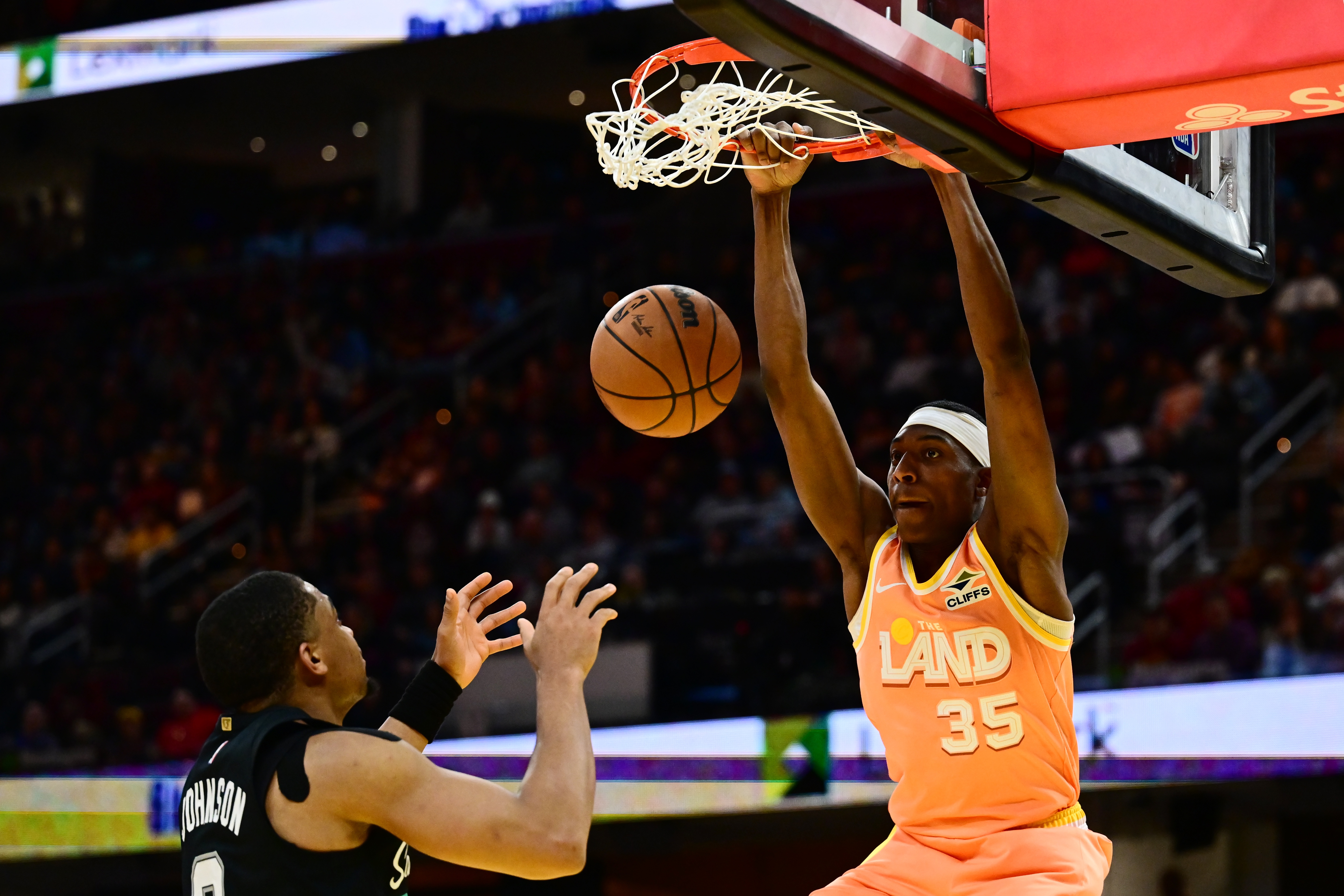 首发打得可以!汤姆林10中5拿到13分2板2助