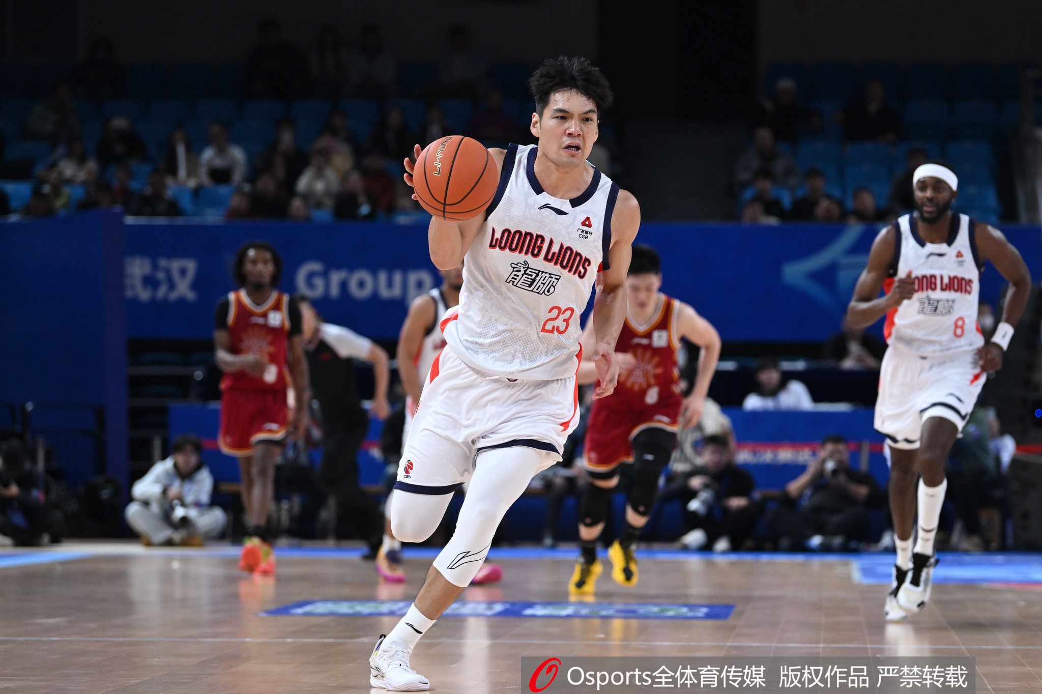  打得还可以！陈国豪8中4拿到11分9板1助1断