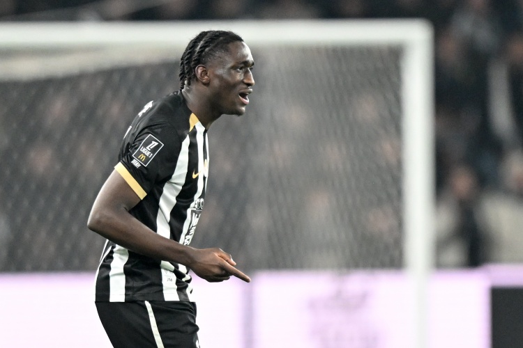 【五洲】队报：19岁昂热前锋谢里夫吸引欧洲多队注意，转会费或创队史纪录(图1)