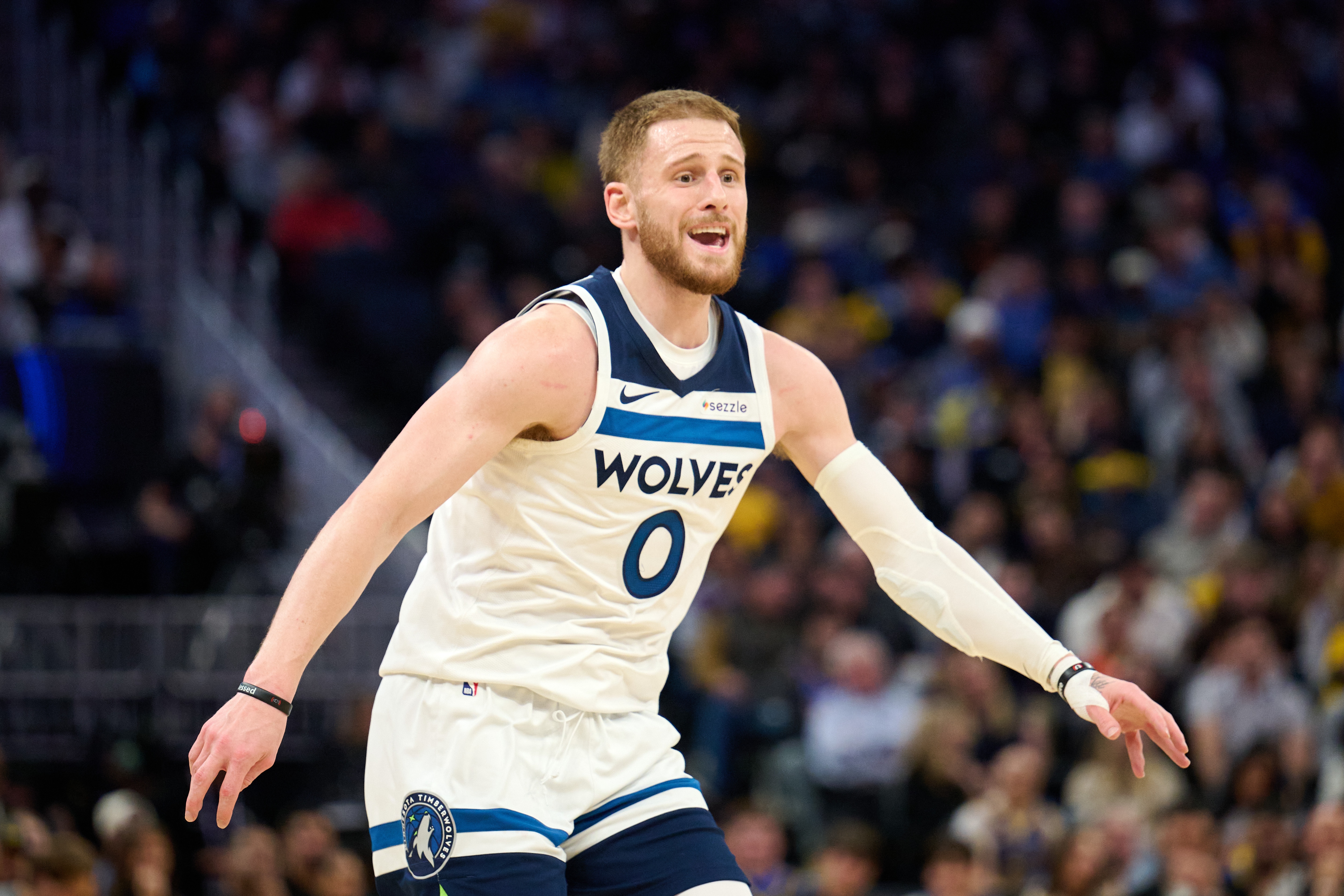 【森林狼】记者:尼克斯有意再引进迪文 森林狼开出多份要价 双方没达成协议(图1) 【森林狼】记者:尼克斯有意再引进迪文 森林狼开出多份要价 双方没达成协议(图1)