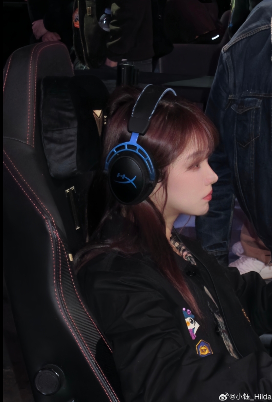 【蜗牛电竞】羡慕Rookie!小钰晒照:TPO太好玩咯