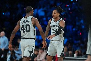 马刺瓦塞尔不确定新首发是否会固定 感受摸索新打法之旅