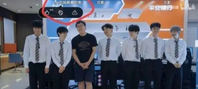 【球盟会】网友考古BLG视频发现Bin亲自发弹幕夸自己：Bin的肩膀真的宽