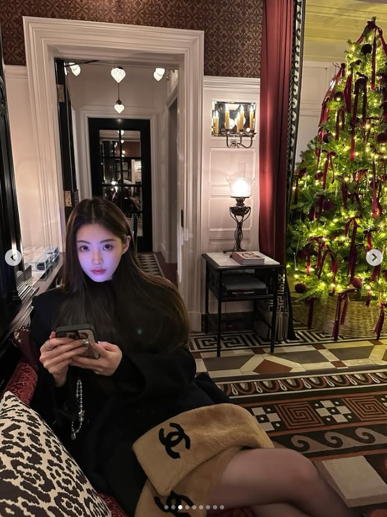 Ming绯闻女友1saye晒照:满满的圣诞气息!