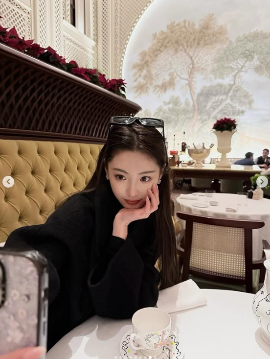 Ming绯闻女友1saye晒照:满满的圣诞气息!