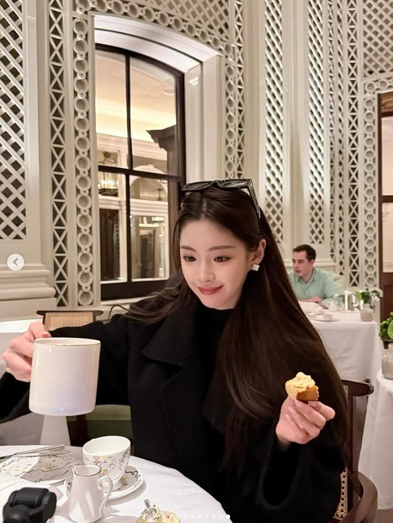 Ming绯闻女友1saye晒照:满满的圣诞气息!