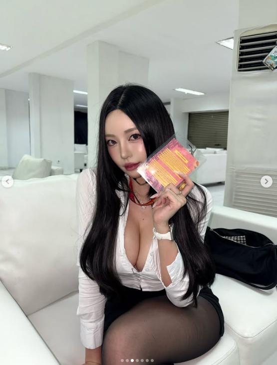 韩版《完蛋美女》演员晒照:黑丝大长腿,要关注的点太多了🤤