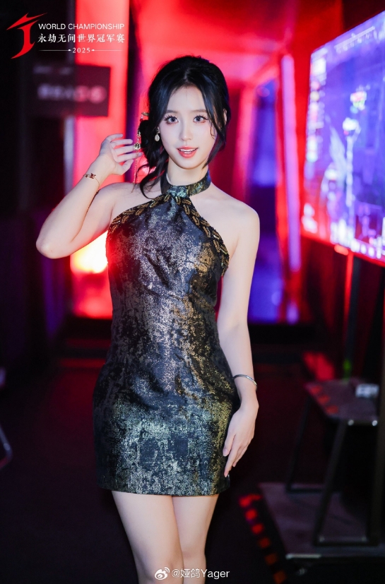 【QY球友会】好腿!永劫无间美女主持娅鸽晒照:明天✈️深圳!决赛见!