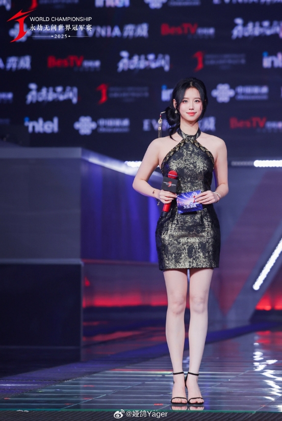 【QY球友会】好腿!永劫无间美女主持娅鸽晒照:明天✈️深圳!决赛见!