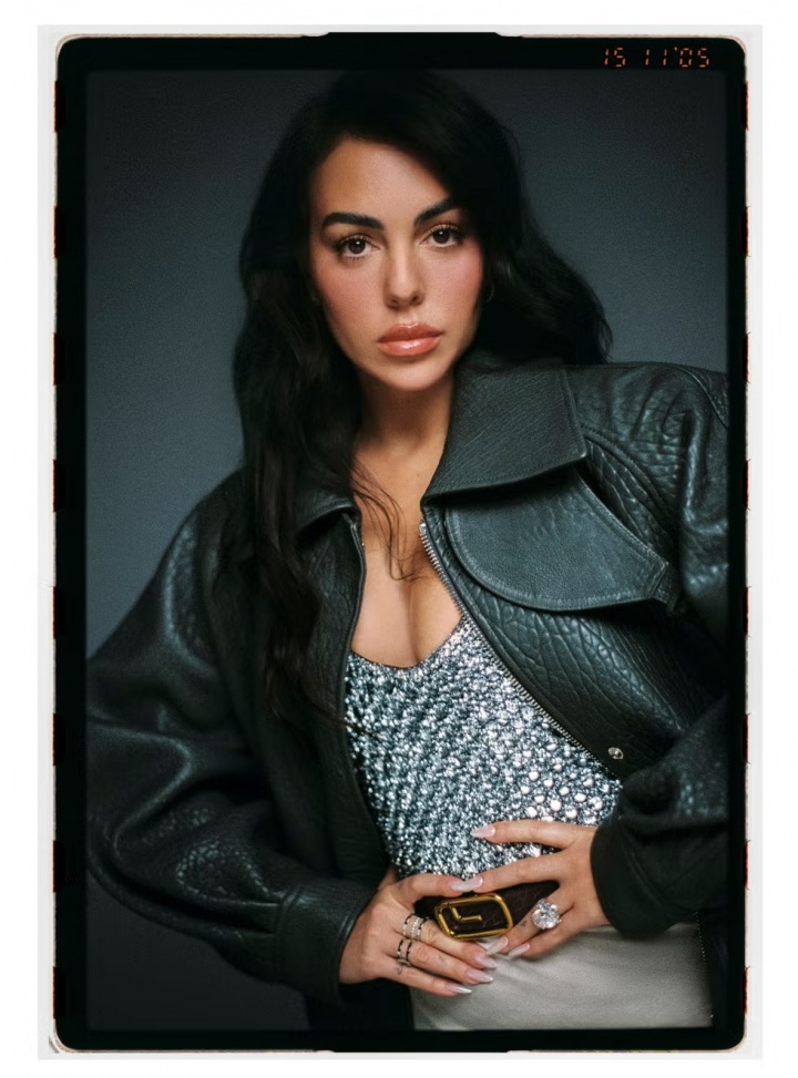 乔治娜谈C罗送钻婚戒：无人能不倾倒，等了10年，他总算是给我了