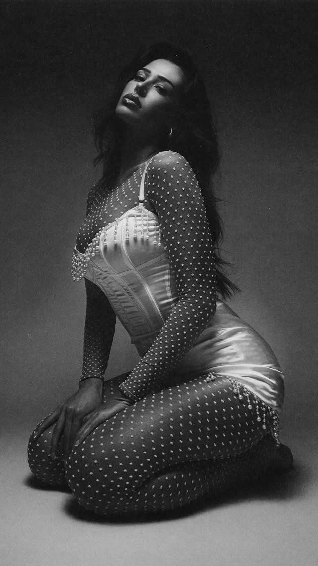 【贝林厄姆】抱俩金砖22岁贝林厄姆晒照为28岁女友庆生:生日快乐(图3) 【贝林厄姆】抱俩金砖22岁贝林厄姆晒照为28岁女友庆生:生日快乐(图3)