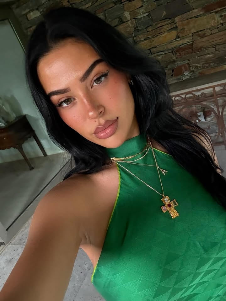 【贝林厄姆】抱俩金砖22岁贝林厄姆晒照为28岁女友庆生:生日快乐(图11) 【贝林厄姆】抱俩金砖22岁贝林厄姆晒照为28岁女友庆生:生日快乐(图11)