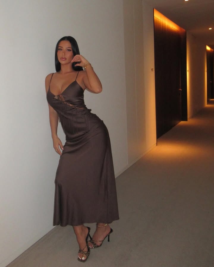 【贝林厄姆】抱俩金砖22岁贝林厄姆晒照为28岁女友庆生:生日快乐(图13) 【贝林厄姆】抱俩金砖22岁贝林厄姆晒照为28岁女友庆生:生日快乐(图13)