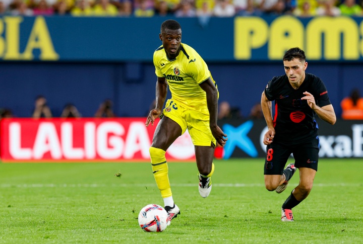 【体育报道】巴塞罗那vs比利亚雷亚尔:西甲积分榜榜首与第三名的对决(图2) undefined