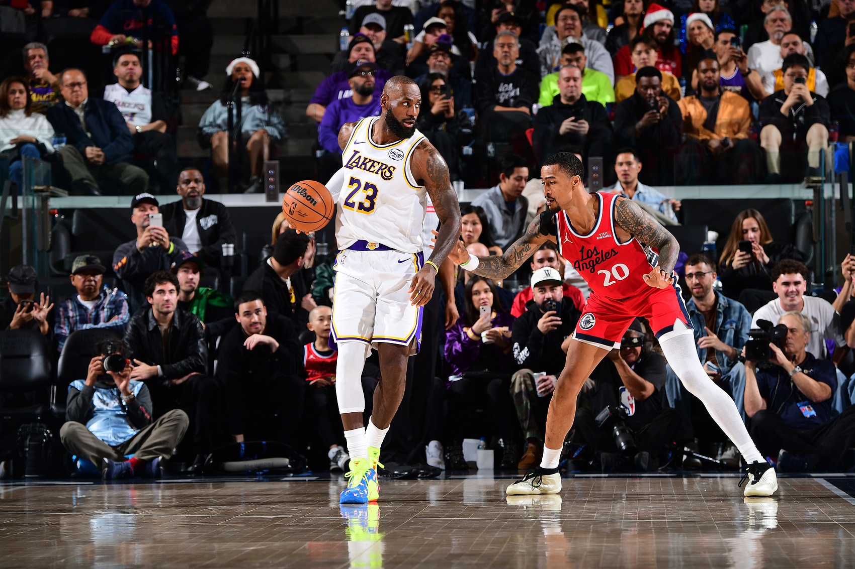 【精彩资讯】詹姆斯：我们凭借出色的防守追回比分 有过好机会但没投进球(图1)