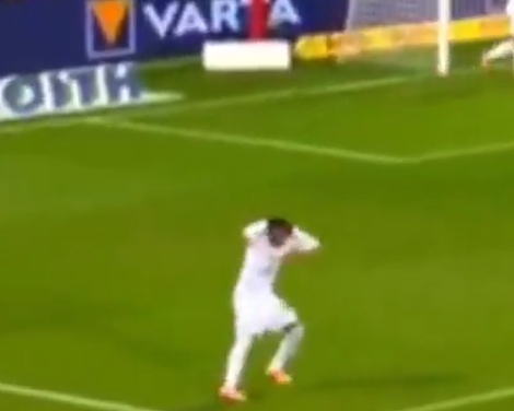 震惊麦克一整年凯恩闲庭信步破门，17岁青训小将麦克双手抱头