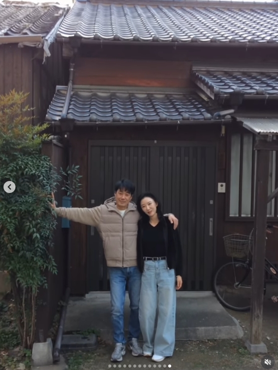 【蜗牛电竞】T1粉丝集合！Peyz姐姐晒照：最近的游客照🍣🍜🍢🍙🍱🥟🍺