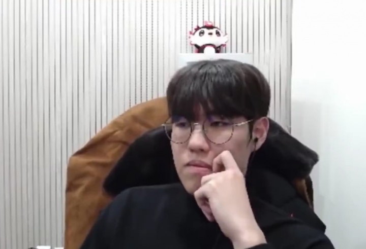 Oner直播谈与T1续约：续约的有点早，在12月初就续约了！