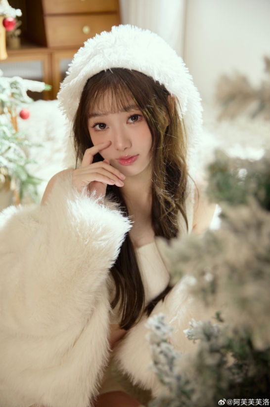 好看捏！阿芙晒照：平安夜快乐友友们🍎