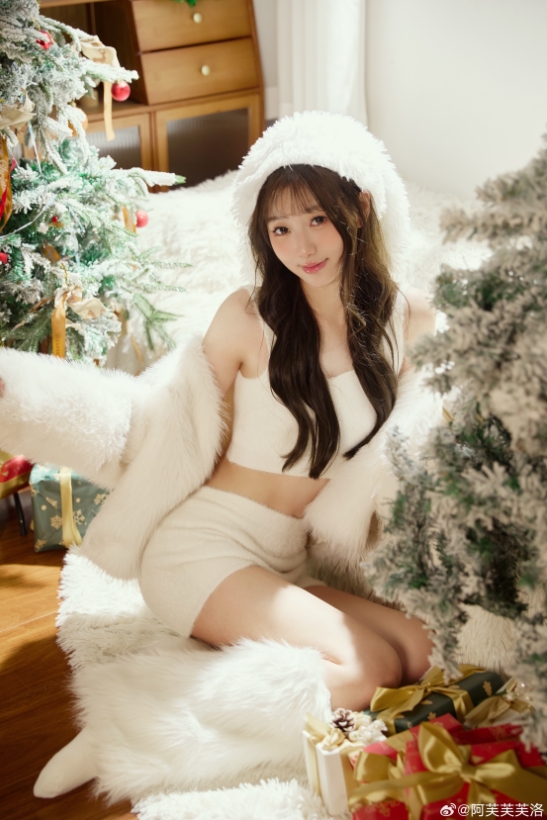 好看捏！阿芙晒照：平安夜快乐友友们🍎