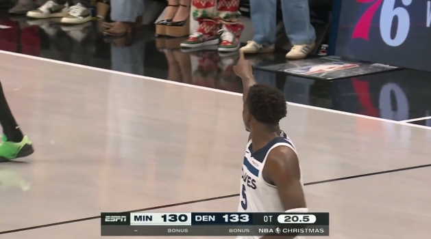 【森林狼】华子情绪失控!指着裁判骂!连吃两T+共吃三T被驱逐了(图2) 【森林狼】华子情绪失控!指着裁判骂!连吃两T+共吃三T被驱逐了(图2)