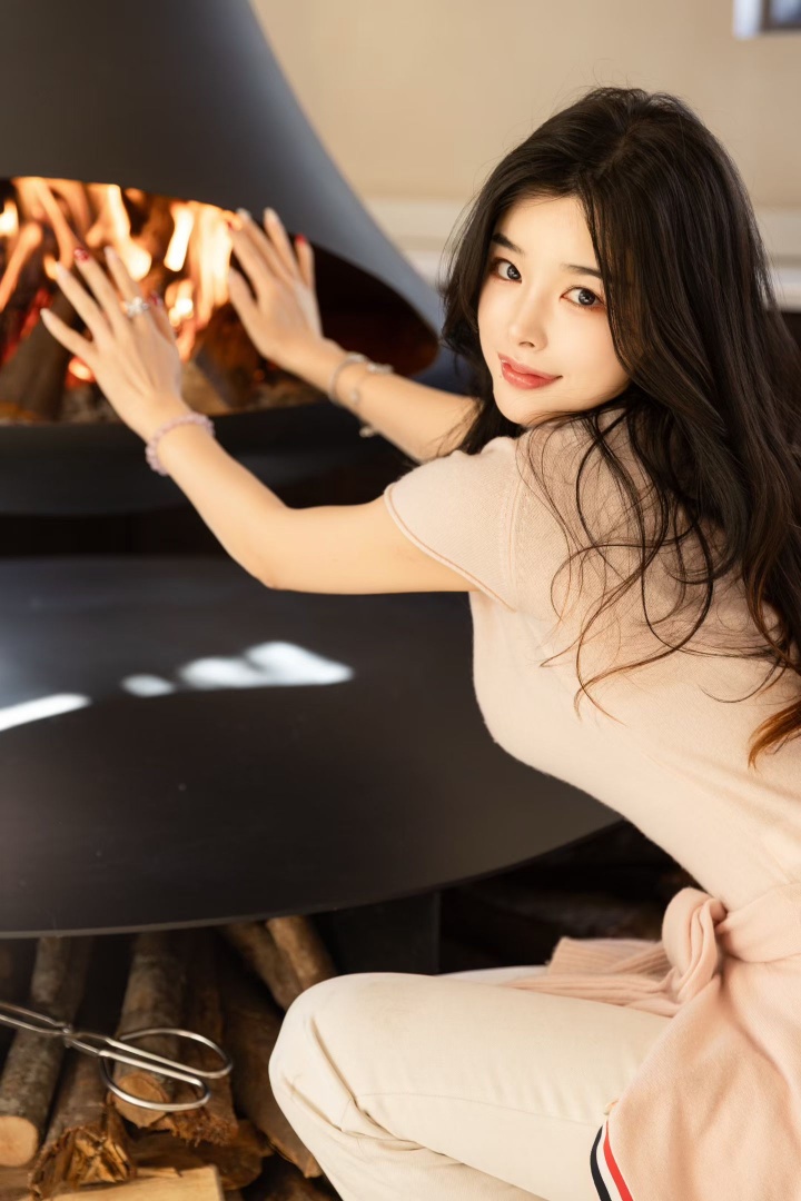 Doinb妻子糖小幽晒照:“暖烘烘~”