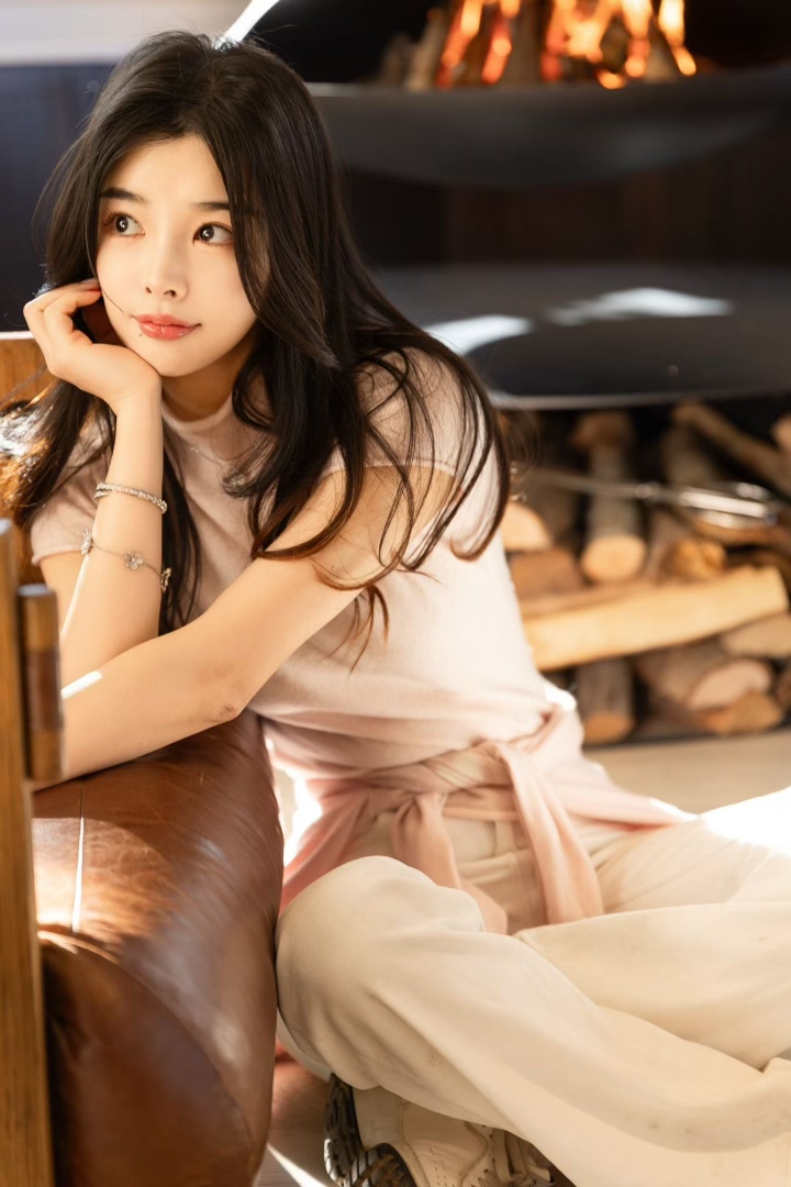 Doinb妻子糖小幽晒照：“暖烘烘~”