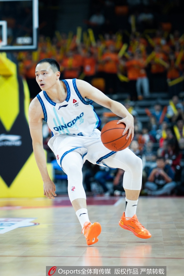 拼到5犯离场！王奕博11中6&三分4中2拿到15分10助攻