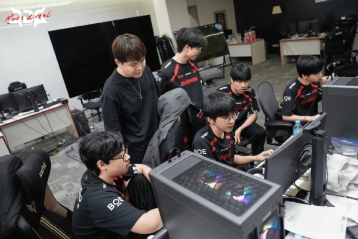 【万博电竞】战胜EDG后，JDG众选手发文：继续加油，我们西安见